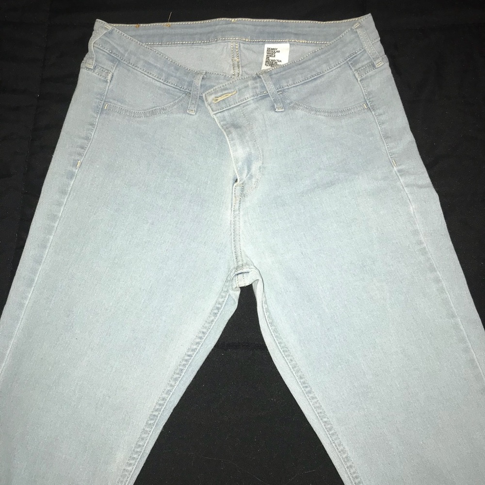 Light wash skinny jeans